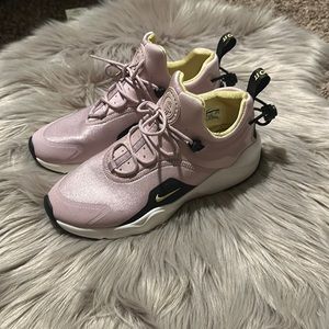 Nike huarache light pink/purple color women sneakers size 8.5 worn once